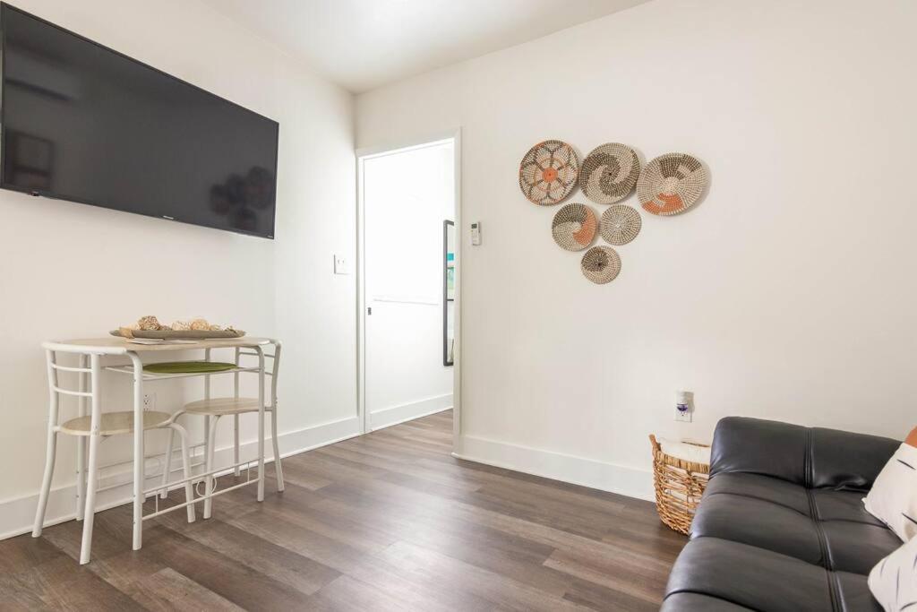 Apartamento Sleeps 3, Cozy, Boho Style, In The Heart Of -free Parking Miami